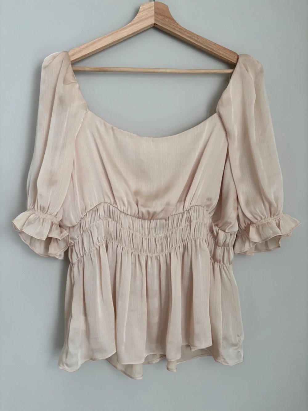 ASTR Blush Beige Smocked‎ Peplum Puff-Sleeve Top Coquette Babydoll EUC